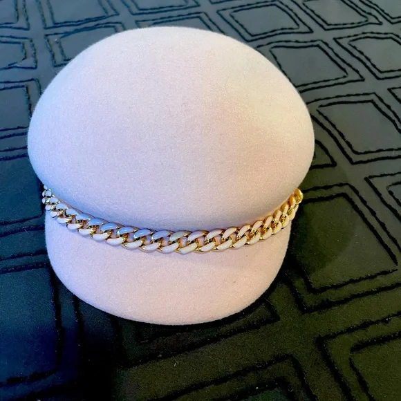 Beautiful pink hat - super soft - beautiful fit - Picture 2 of 4